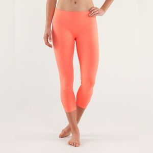 NWT. lululemon ebb and flow crop ll legging.